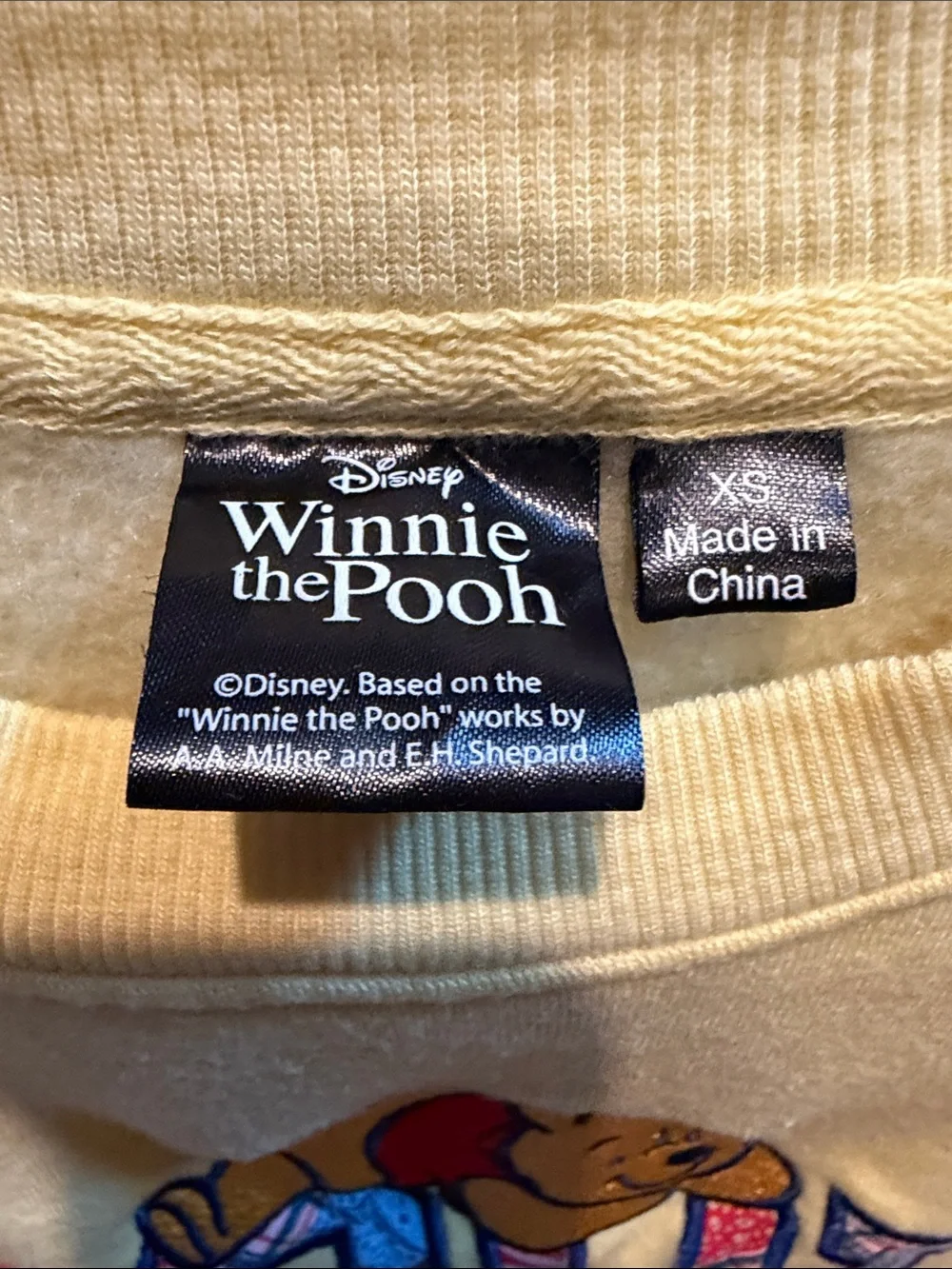 🍯 Winnie the Pooh Yellow Graphic Sweatshirt - Classic Crewneck 🐻